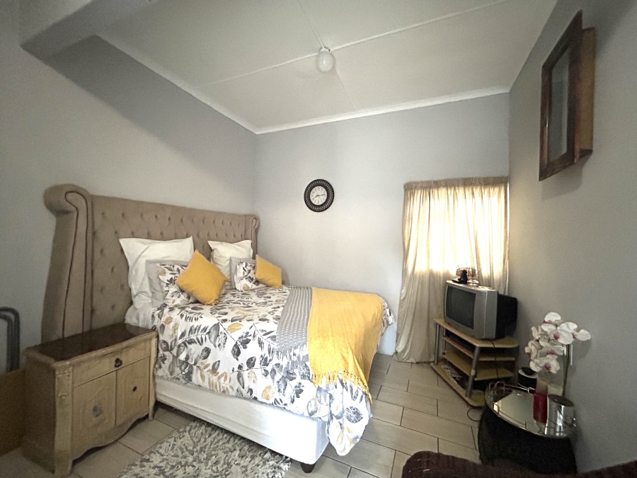 5 Bedroom Property for Sale in Beacon Bay Eastern Cape